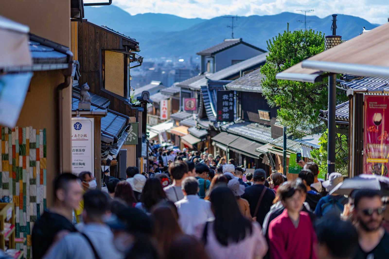 日本の観光客は、間違った場所に集まりすぎている